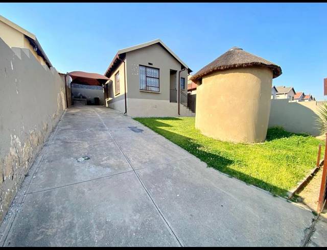 2 BEDROOM PROPERTY TO RENT IN FLEURHOF